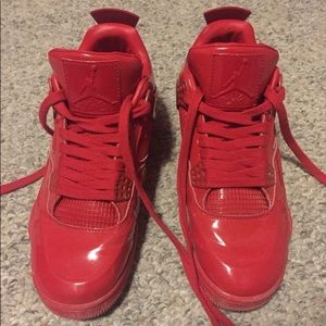 Air Jordan 4 red